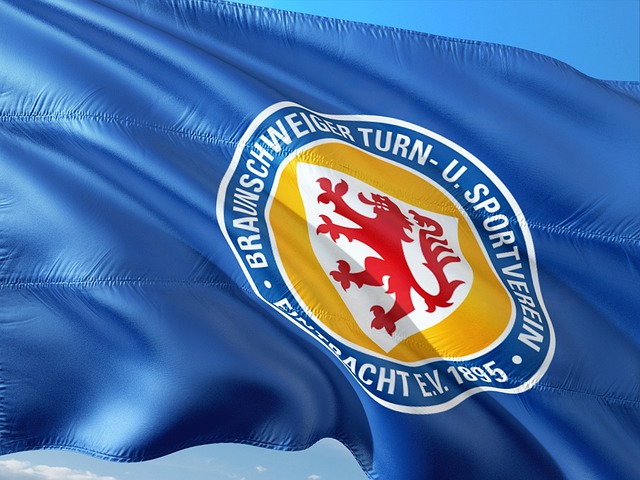 而是贯穿了 而是贯穿了